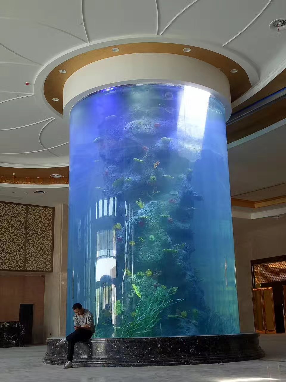 圓柱型亞克力魚缸